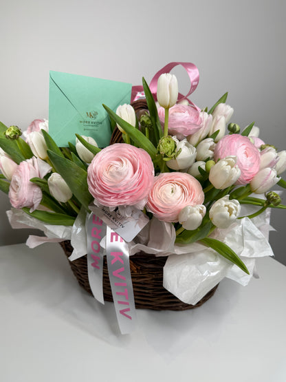 «ROYAL TULIP & RANUNCULUS» basket