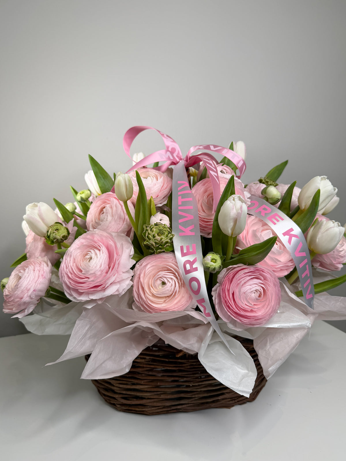 «ROYAL TULIP & RANUNCULUS» basket